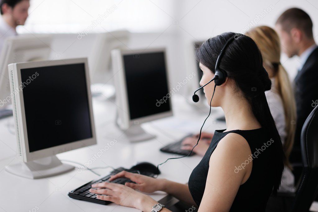 Team di assistenza clienti che risponde alle richieste online
